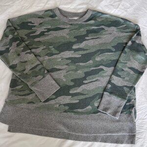 Time and Tru Women's Crewneck Sweatshirt Green Camo Relaxed Size L (12-14)